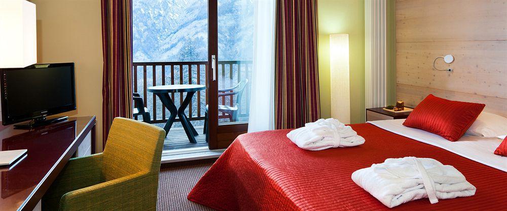 Hotel Sansicario Majestic チェザーナ・トリネーゼ エクステリア 写真