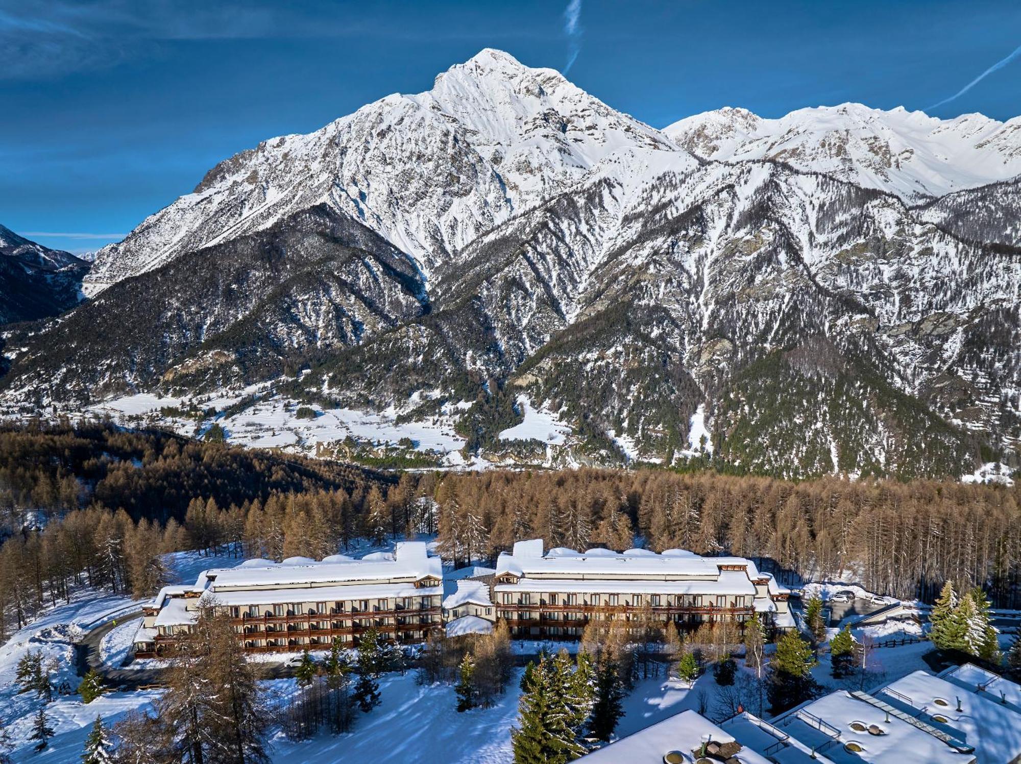 Hotel Sansicario Majestic チェザーナ・トリネーゼ エクステリア 写真