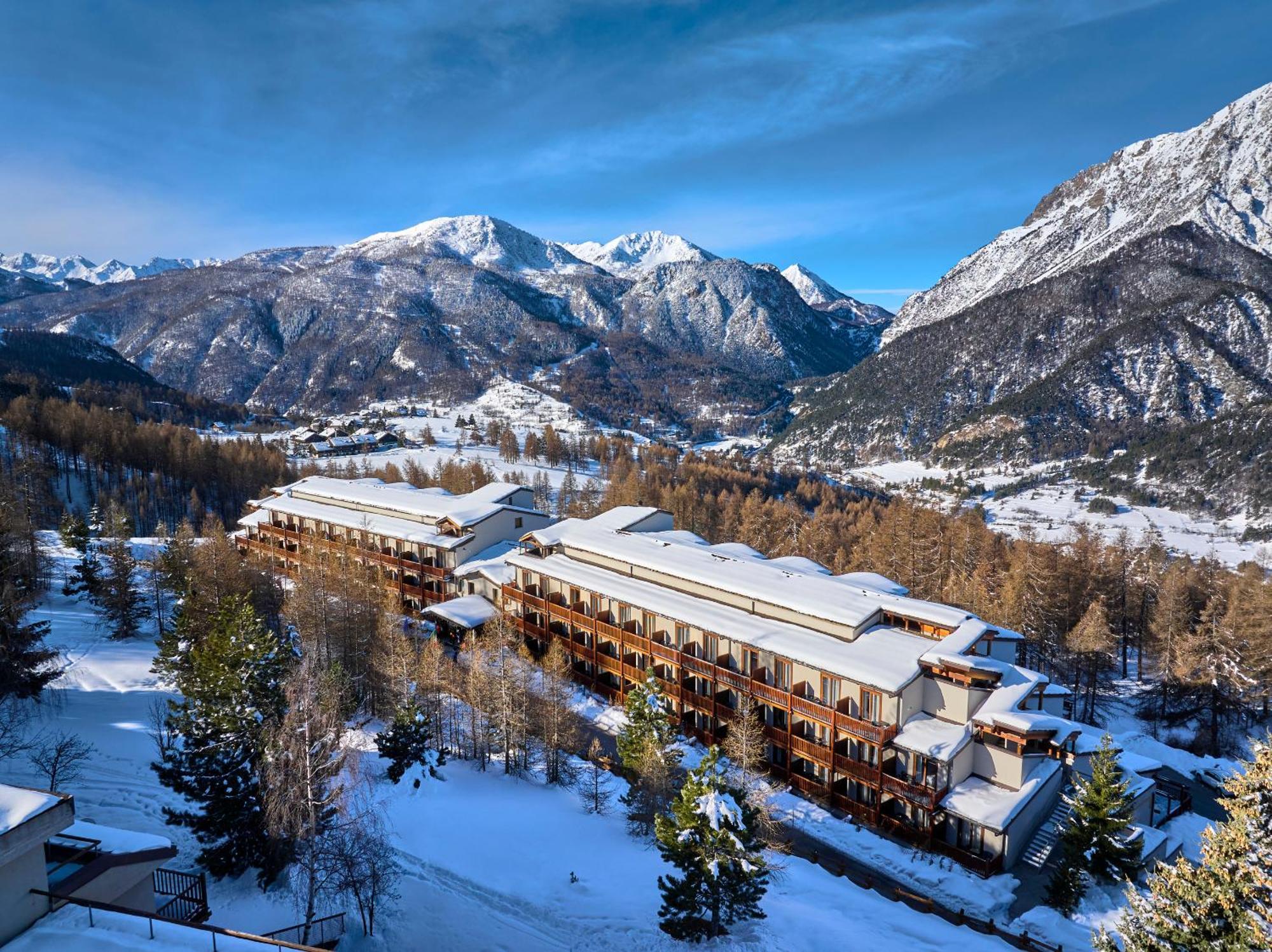 Hotel Sansicario Majestic チェザーナ・トリネーゼ エクステリア 写真