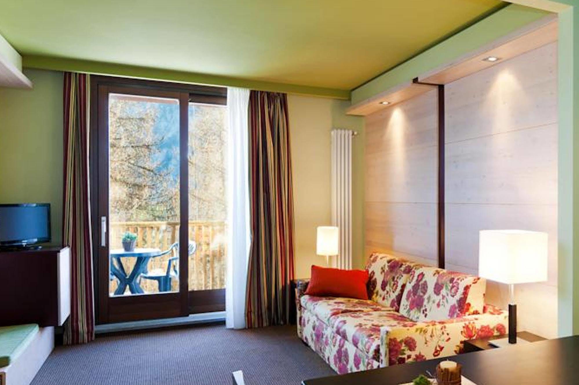 Hotel Sansicario Majestic チェザーナ・トリネーゼ エクステリア 写真
