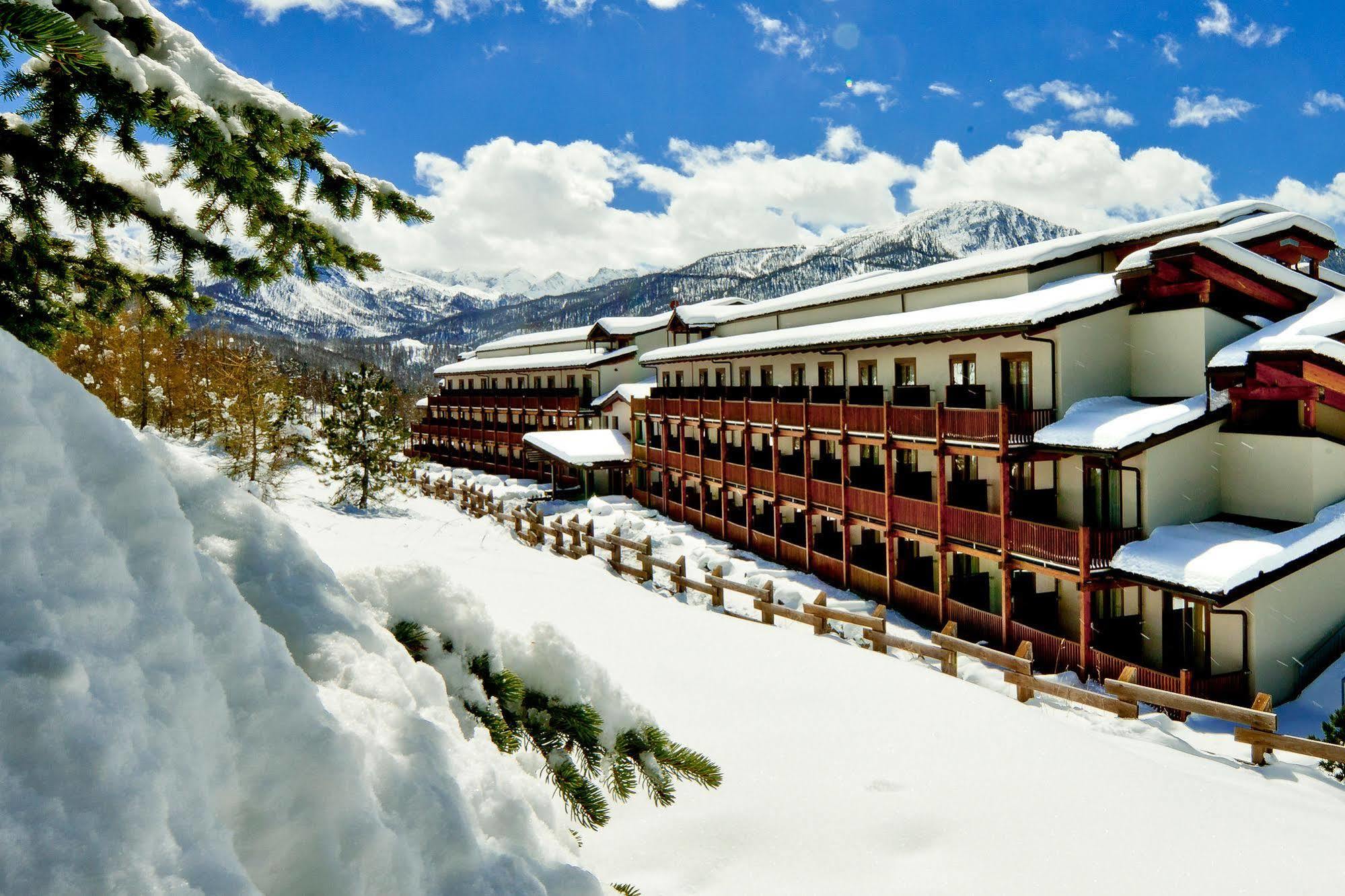 Hotel Sansicario Majestic チェザーナ・トリネーゼ エクステリア 写真